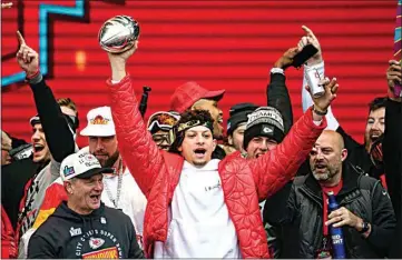  ?? REED HOFFMANN / AP ?? Kansas City Chiefs quarterbac­k Patrick Mahomes and teammates react to the crowd during the Chiefs’ victory celebratio­n and parade in Kansas City, Mo., on Wednesday.