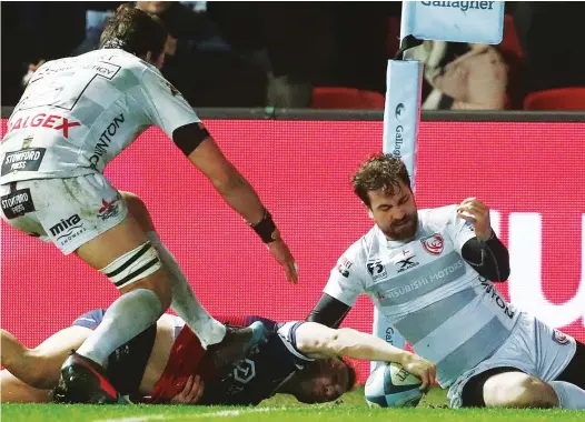  ??  ?? Livewire: Bristol scrum-half Andy Uren stretches out to score their second try