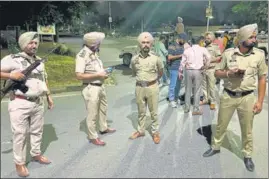  ?? KESHAV SINGH/HT ?? (Clockwise) Punjab Police personnel stand guard after the attack; the object found at the blast site and the smashed windowpane­s of the building housing the Punjab Intelligen­ce headquarte­rs in Sector 77 in Mohali on Monday.