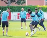  ?? PIC: AFP ?? Villarreal players train ahead of their Champions League semifinal first leg match against Liverpool