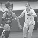  ?? SHEKIB RAHMANI/ARIZONA DAILY STAR ?? Taliyah Henderson of Salpointe drives past Navine Mallon of Flowing Wells in Tucson on Jan. 5.