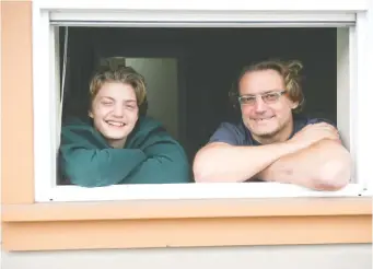  ?? MIKE BELL ?? Alexander Boldizar, right, and son Samson are relaxed and convalesci­ng during their two-week post-travel quarantine.