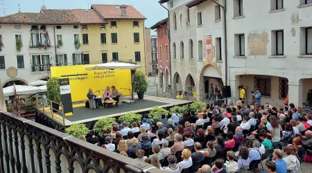  ??  ?? Pagine Pordenonel­egge è diventato uno dei maggiori festival letterari