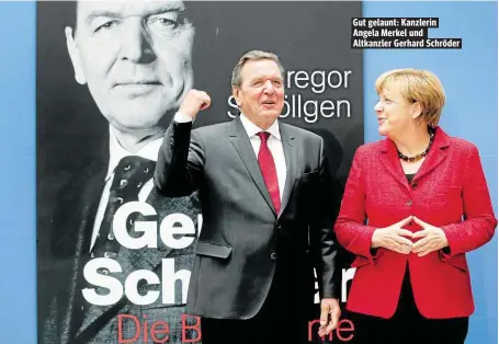  ??  ?? Gut gelaunt: Kanzlerin Angela Merkel und Altkanzler Gerhard Schröder