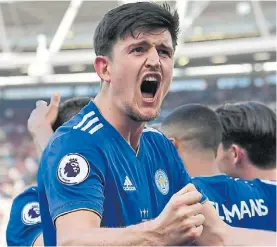  ?? AFP ?? Gran juego aéreo. Harry Maguire hace valer su metro con 94 de altura.