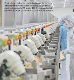  ??  ?? Photo de la chaîne de production avancée de conditionn­ement de la société Nantong Tongfu Microelect­ronics prise le 20 février 2020. L’entreprise fait partie d’un projet pilote dans la province du Jiangsu.