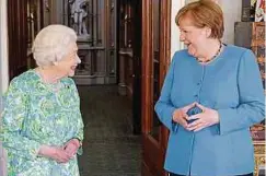  ?? Foto: dpa ?? Queen Elizabeth II. empfing die deutsche Bundeskanz­lerin Angela Merkel zu einer Privataudi­enz auf Schloss Windsor.