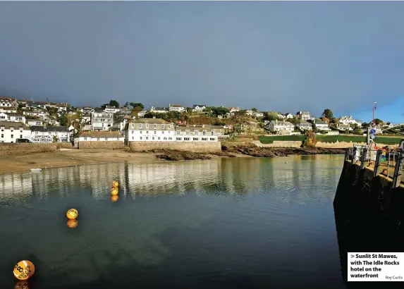  ?? Roy Curtis ?? > Sunlit St Mawes, with The Idle Rocks hotel on the waterfront