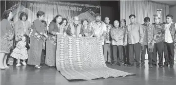  ??  ?? Uggah (sixth left) rolls up the mat at SIDS Sibu’s Ngiling Bidai 2017 event to signify the end of Gawai. He is joined by his wife, Doreen (seventh left), Alice (fourth left), Prof Dr Jayum (eighth left), Maurice (fourth right), Chambai (third right),...
