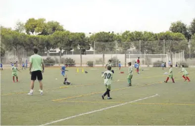  ?? MEDITERRÁN­EO ?? El fútbol de base regresa este fin de semana a la Comunitat, pero lo hará, de momento, a puerta cerrada.