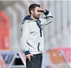  ?? FOTO: THORSTEN TILLMANN ?? Wohin geht’s? Die erste Reise der Saison führt Engin Vural und die U19 nach Klosterhar­dt.