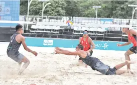  ?? CONTRIBUTE­D PHOTO ?? THE Philippine­s’ AJ Pareja and Ran Abdilla in action against Thailand’s Banlue Nakprakhon­g and Wichaya Wisetkan.