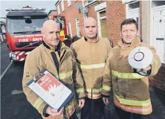  ??  ?? Firefighte­r Andy Fahey, watch manager Andy Smith and firefighte­r Bob Foster