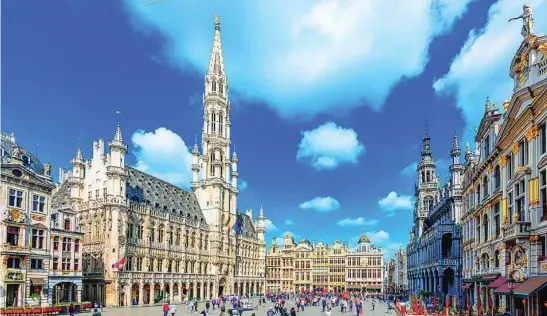  ?? DREAMSTIME ?? Vista de la espectacul­ar GrandPlace de Bruselas