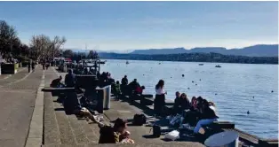  ?? 20M ?? Als ob nichts wäre: Die Seepromena­de in Zürich ist voll mit Menschen. Bitte, lasst das!