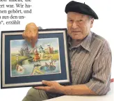  ?? FOTO: KARIN KIESEL ?? Der 83-jährige Künstler René Auer mit seiner Waldsee-Karikatur mitsamt rauchendem Döchtbühlt­urm.