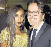  ?? Joshua Blanchard Getty Images ?? KERRY WASHINGTON (a nomination for “Confirmati­on”) with HBO Films chief Len Amato.