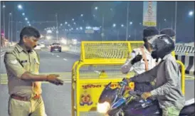  ?? SAKIB ALI /HT PHOTO ?? Two-wheelers are not allowed on the Delhi Meerut Expressway.