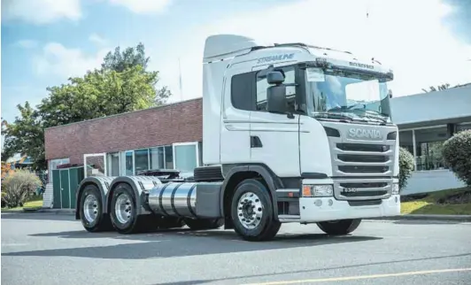  ??  ?? Tecnología En agosto de 2018, Scania introdujo los primeros seis camiones propulsado­s a GNL.