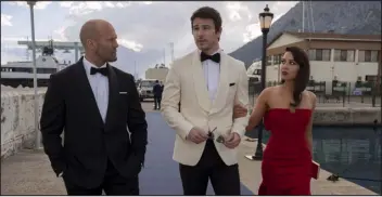  ?? DANIEL SMITH — LIONSGATE ?? From left: Jason Statham, Josh Hartnett and Aubrey Plaza in “Operation Fortune: Ruse de Guerre.”