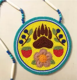  ??  ?? Medallion beaded by Kahsenniyo­hstha Lauren Williams (Kanyen’kehá:ka Mohawk, Turtle Clan). Commission­ed by the Rutherford Falls costume department, this medallion was worn by Terry Thomas, the CEO of the tribe’s casino, played by Michael Greyeyes (Cree).