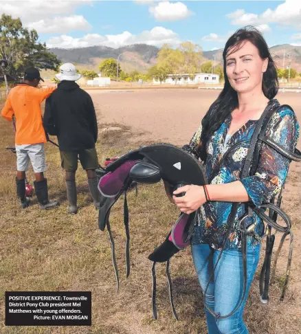  ??  ?? POSITIVE EXPERIENCE: Townsville District Pony Club president Mel Matthews with young offenders.
Picture: EVAN MORGAN