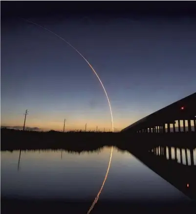  ?? JOE BURBANK/ORLANDO SENTINEL ?? A United Launch Alliance Atlas V rocket streaks across the horizon at dawn in this view Friday from the St. Johns River.