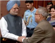  ?? — ASIAN AGE ?? President Pranab Mukherjee with Dr Manmohan Singh, who submitted his resignatio­n as PM, at Rashtrapat­i Bhavan in New Delhi on Saturday.