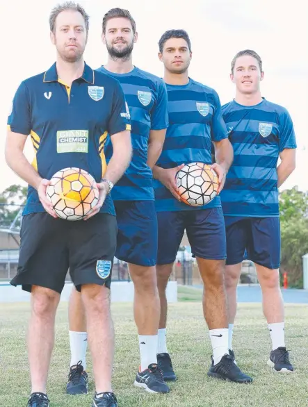  ?? Picture: GLENN HAMPSON ?? Gold Coast City coach Grae Piddick with new players (from left) Sam Smith, Jarrod Kyle and Ethan Grimley.