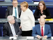  ?? Ansa ?? Angela Merkel con i ministri Horst Seehofer e Olaf Scholz