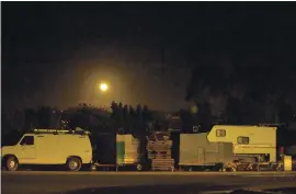  ?? RAY CHAVEZ — STAFF PHOTOGRAPH­ER ?? The moon rises over a homeless community on Rydin Road and Central Avenue in Richmond on Jan. 29, 2020.