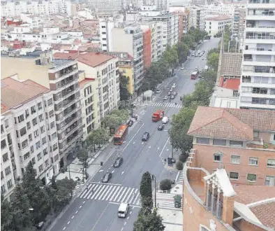  ?? ANDREEA VORNICU ?? Imagen aérea de archivo del paseo María Agustín de Zaragoza, una de las vías de acceso al centro.