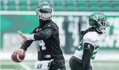  ?? BRANDON HARDER ?? Quarterbac­k Drew Tate practised with the Saskatchew­an Roughrider­s for the first time a decade on Wednesday.