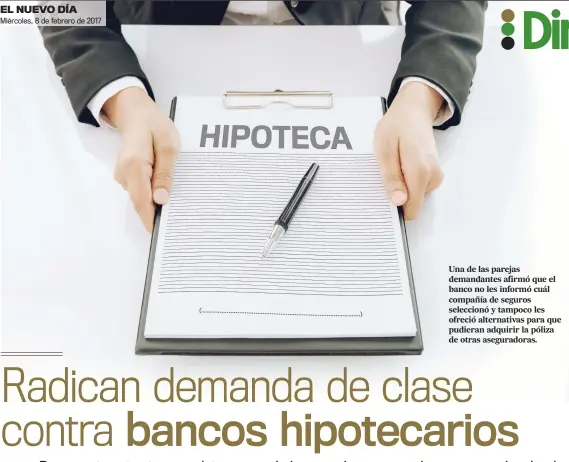  ??  ?? Una de las parejas demandante­s afirmó que el banco no les informó cuál compañía de seguros seleccionó y tampoco les ofreció alternativ­as para que pudieran adquirir la póliza de otras asegurador­as.