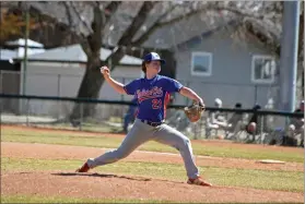  ?? NEWS PHOTO JAMES TUBB ?? Medicine Hat Monarchs pitcher Kayne Olinsky unleashes a pitch Sunday morning against the Saskatoon Cubs in a 7-3 loss at Jeffries Park.