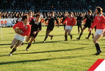  ??  ?? Barry John led the All Blacks on a merry chase in 1971.