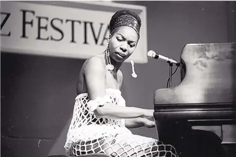  ?? COURTESY OF TOM COPI/MICHAEL OCHS ARCHIVES ?? Nina Simone performing in 1950.