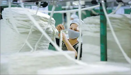  ?? ZHANG HAIYAN / FOR CHINA DAILY ?? A woman works at a Philippine-invested textile factory in Jiujiang, Jiangxi province.