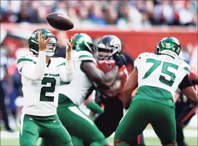  ?? Ryan Pierse / Getty Images ?? Jets quarterbac­k Zach Wilson fumbles the ball during Sunday’s game against the Falcons at Tottenham Hotspur Stadium in London.