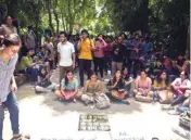  ?? PIC/MPOST ?? Female students of Hindu College protesting outside the Arts Faculty on Thursday