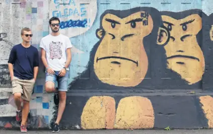  ??  ?? Populariza­tori uličnog arta Boris Bare (lijevo) pokretač je “Pimp my pumpa”, a Marko Boko festivala na Braču