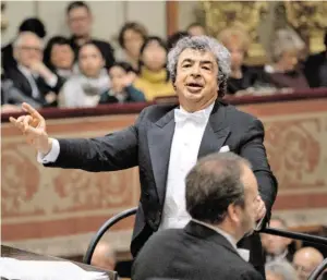  ??  ?? Semyon Bychkov gastiert mit Tschaikows­ki bis Mittwoch in Wien.