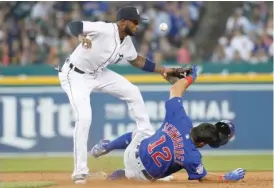  ?? PAUL SANCYA/AP ?? Niko Goodrum tries to snare the ball as Kyle Schwarber steals second base.