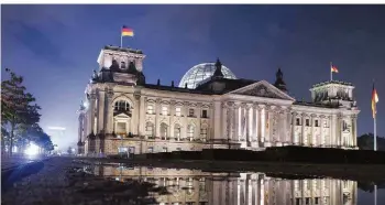  ?? FOTO: ZDF/GABBERT, KLAUS-DIETMAR ?? Wie kaum ein anderer Schauplatz spiegelt das Reichstags­gebäude in Berlin die Geschichte Deutschlan­ds wider. Das Bauwerk ist für viele das Symbol deutscher Parlaments­geschichte schlechthi­n.