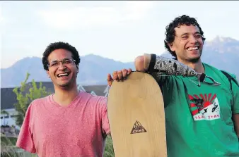  ?? JOSH MATAGI ?? Fatu Matagi, left, is known as “The One-Armed Dude” while his brother Samoana (Sam) Matagi has claimed the nickname “No-Handed Bandit.” Both men suffered similar injuries two years apart.