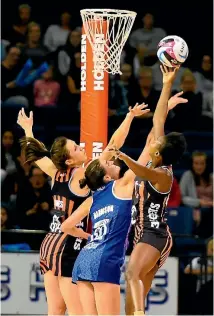  ?? PHOTOSPORT ?? Bailey Mes, left, and Mwai Kumwenda, right, created a big hole in the Tactix roster when they departed after last season. Retaining talent remains an issue for the Christchur­ch-based team.