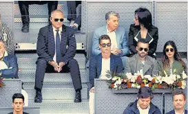  ??  ?? El portugués Cristiano Ronaldo estuvo en la tribuna