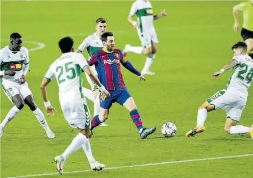  ?? // JAVI FERRÁNDIZ ?? Messi, durante el encuentro de ayer ante el Elche en el que firmó un doblete y una soberbia actuación