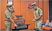  ??  ?? Outgoing city police Commission­er Viswanatha­n (L) inviting his successor Mahesh Kumar Aggarwal to take his seat at the CoP’s office on Thursday