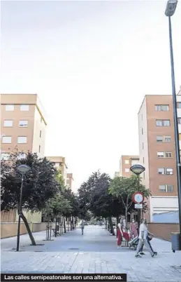  ?? FOTOS: CHUS MARCHADOR ?? Las calles semipeaton­ales son una alternativ­a.